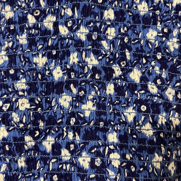 Aerie blue floral smocked tube top size medium m - Picture 2 of 4